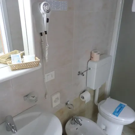 Astoria Hotel 3*